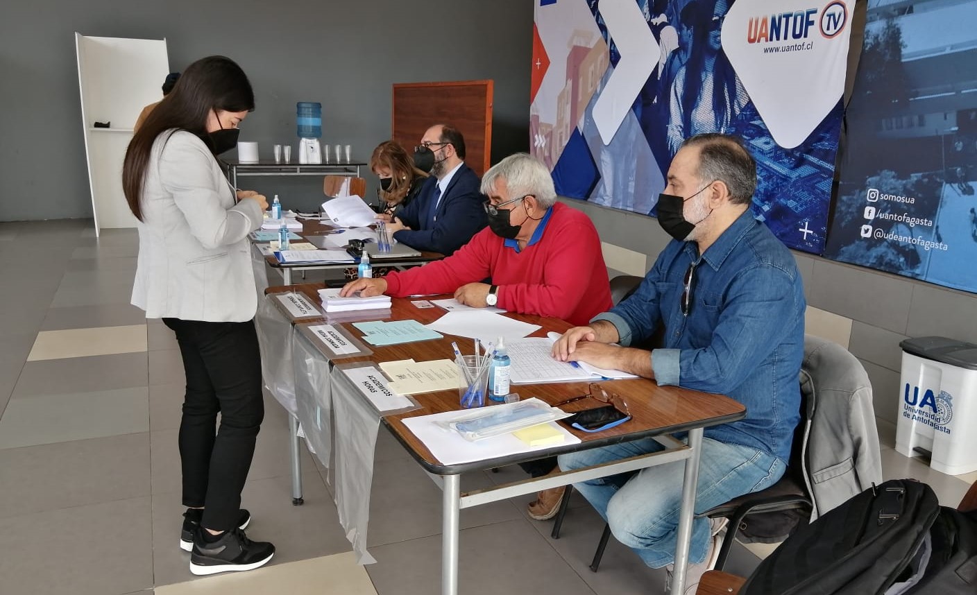 Candidatos Cikutovic y Camus competirán en segunda vuelta por la rectoría de la UA