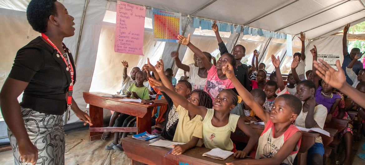 La educación está creando una gran división, debemos transformarla, dice Guterres
